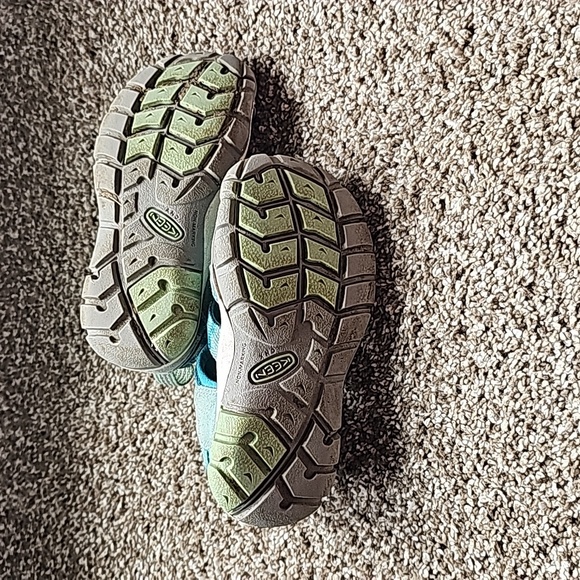 Keen sz 9 [toddler] green & blue waterproof sandals - Picture 9 of 9
